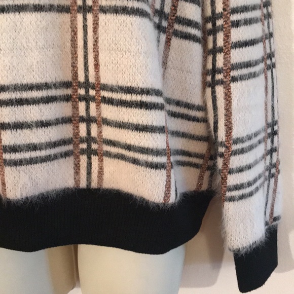 Evereve Peyton Jensen Fuzzy Plaid Eyelash Sweater Women's S White Black Metallic - Picture 4 of 7